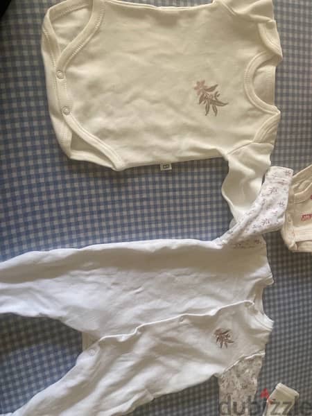 2 Sets of Newborn Clothes - 18$ each طقمين للبيع/ الطقم ب 18 1