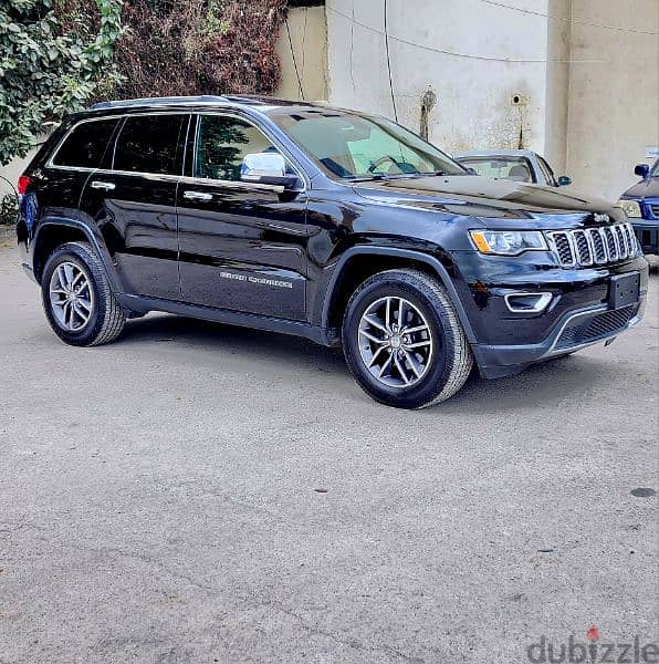 Grand Cherokee 2017 CLEAN CARFAX LIMITED V6 4WD اجنبي شبه جديد 4