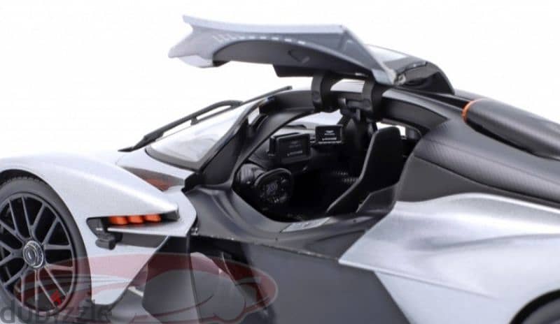 Aston Martin Valkyrie(2022) diecast car model 1;18 3