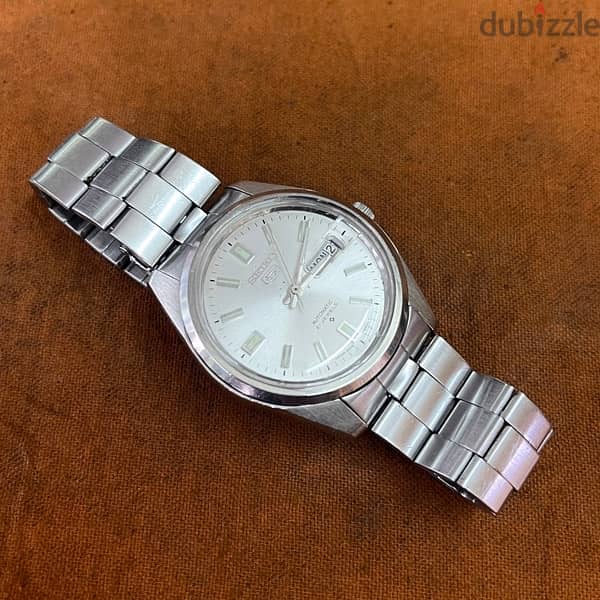 SEIKO 5 AUTOMATIC 21 JEWELS SILVER DIAL 1