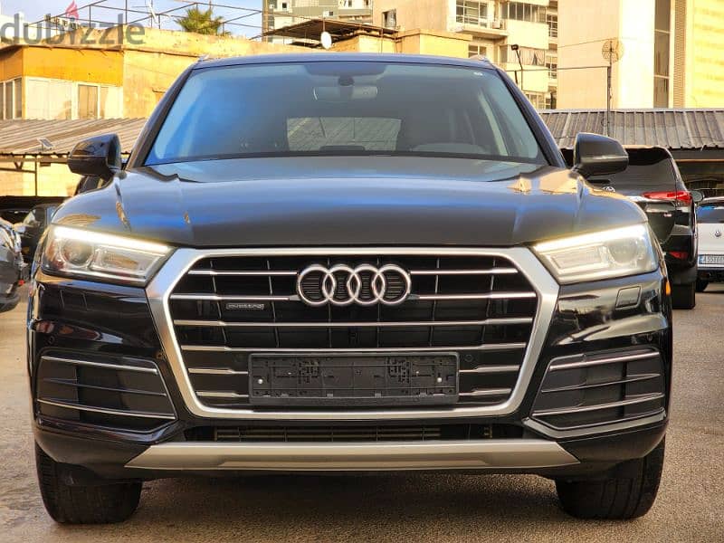 Audi Q5 2018 Clean Carfax 4