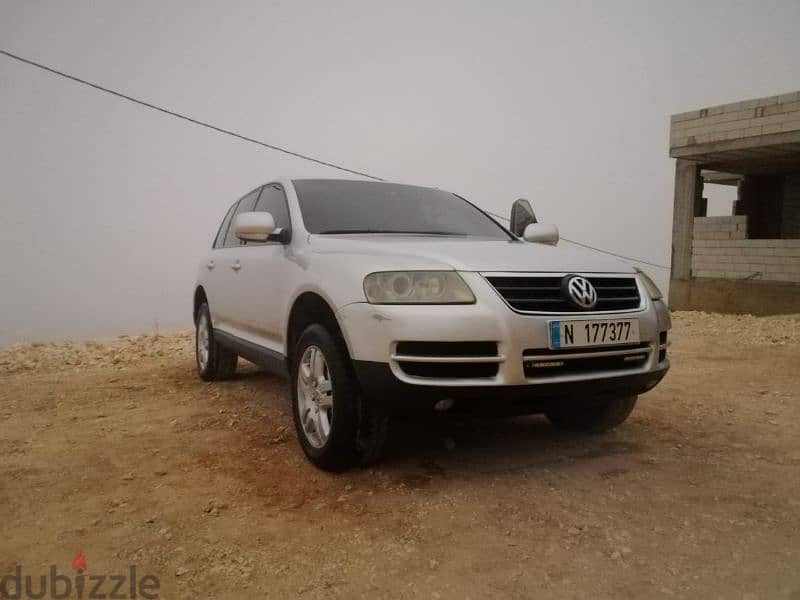 Volkswagen Touareg with special plate number 1