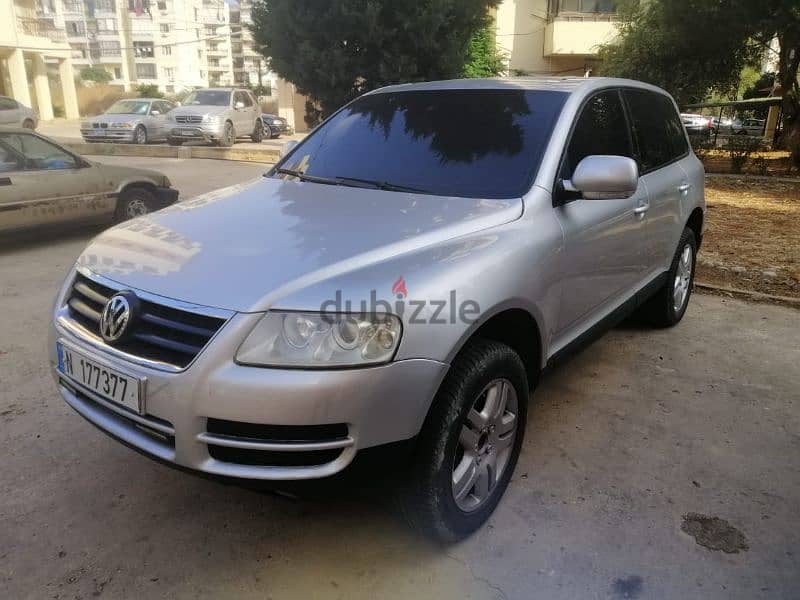 Volkswagen Touareg with special plate number 4