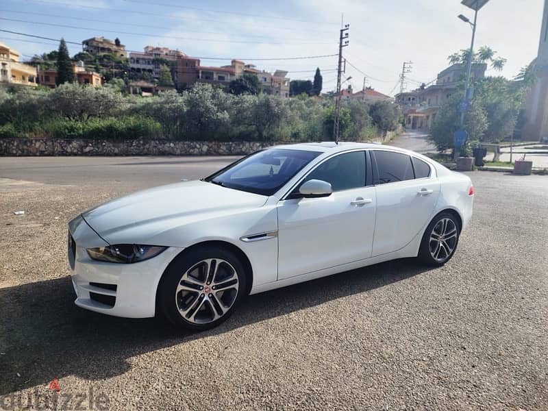 Jaguar XE 2017 0