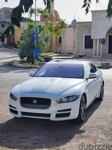 Jaguar XE 2017 3