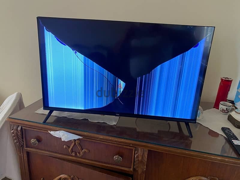 smart tv, 32 inch , broken screen , used 2 months only 1