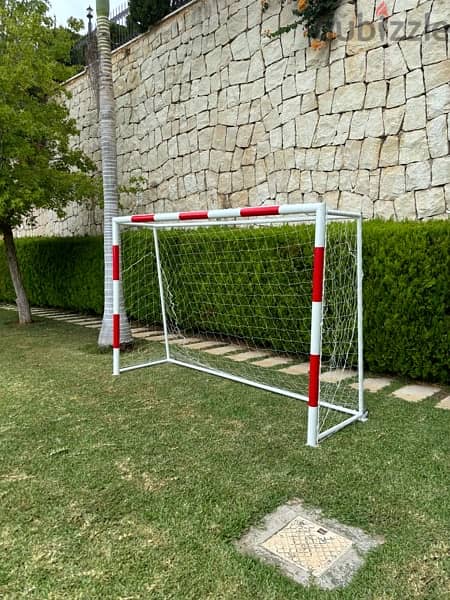 Mini football goal stand 1