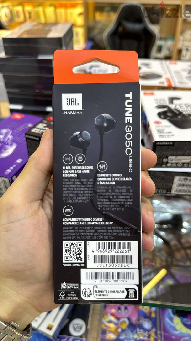 Jbl tune 305 usb-c wired earphones black 1