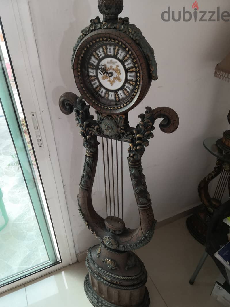 Clock & lamp with table 2