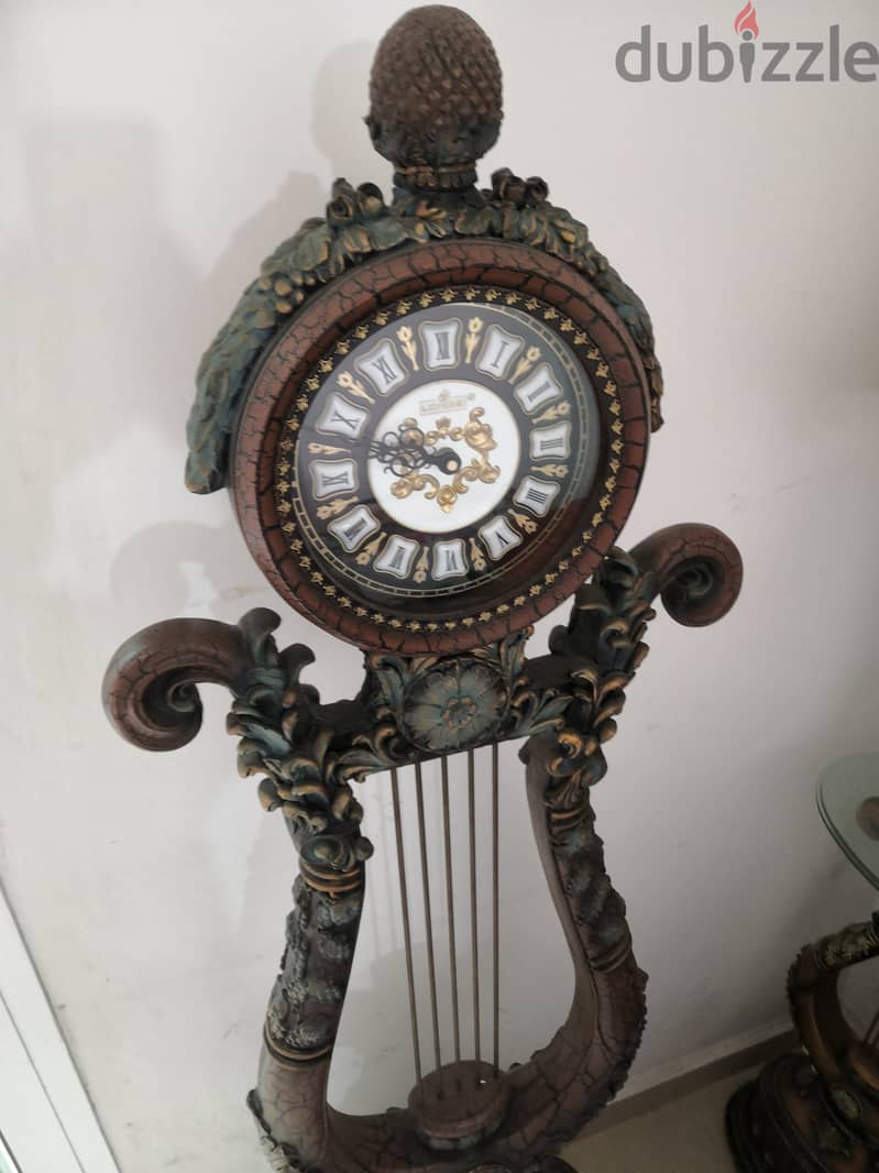 Clock & lamp with table 4