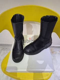 Bata boots size 32