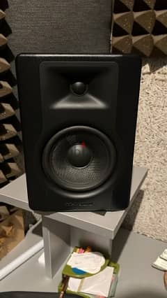 studio monitors m-audio BX5 speakers