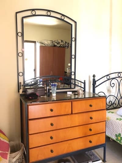 chest drawer with mirror