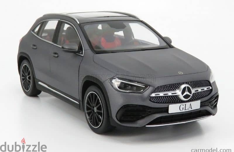 Mercedes GLA diecast car model 1;18 4