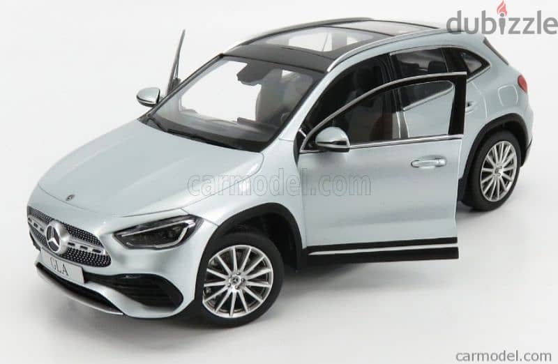 GLA Mercedes diecast car model 1;18 6