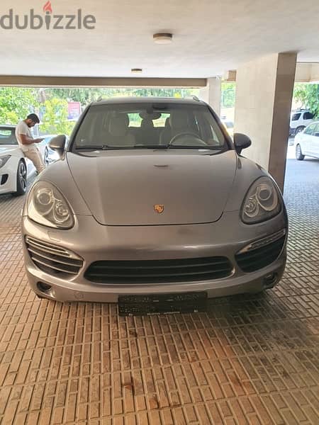 Porsche Cayenne 2012 1