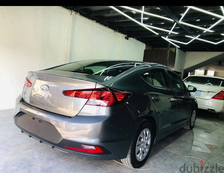 Hyundai Elantra SE 2019 Low miles 25 tmiles 3