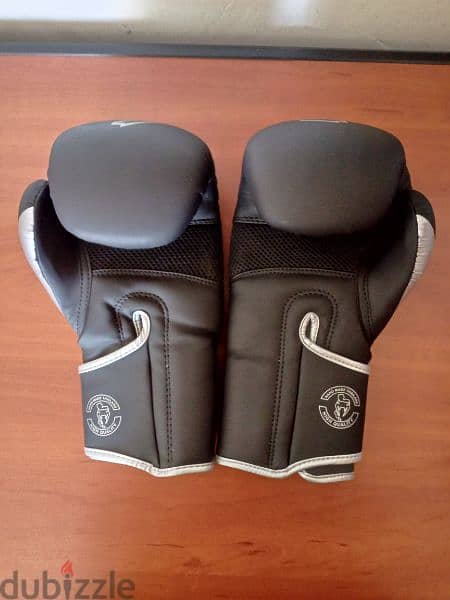 VENUM boxing gloves 3