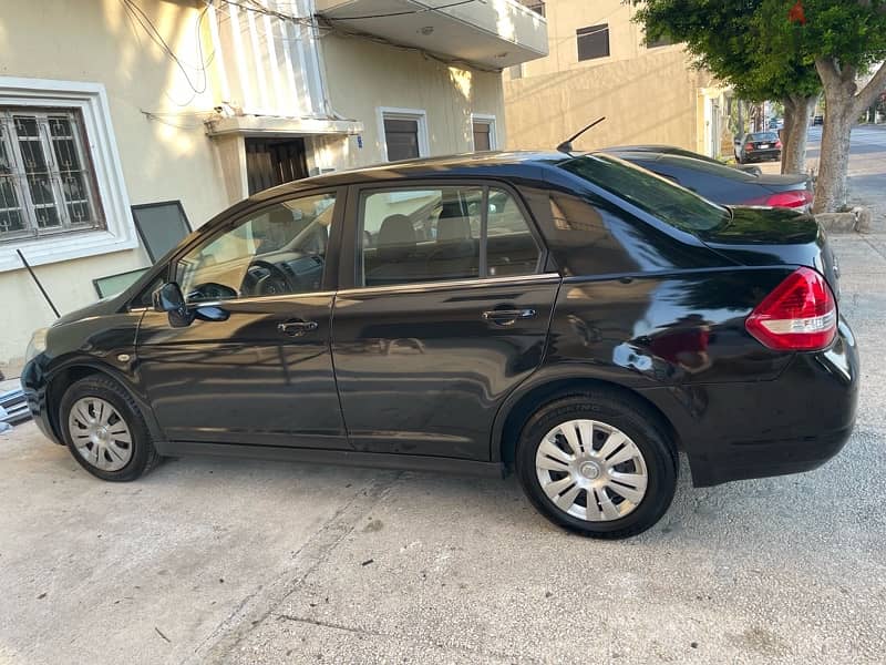 Nissan Tiida 2010 3