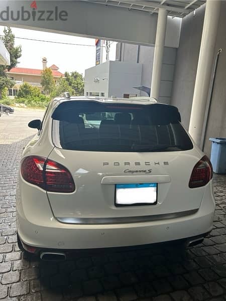 Porsche Cayenne 2011 1