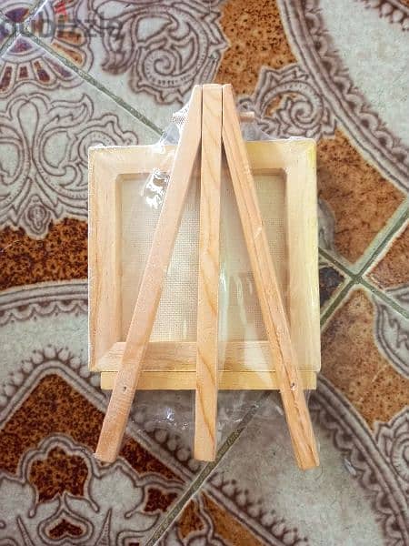 wooden stand for painting 1