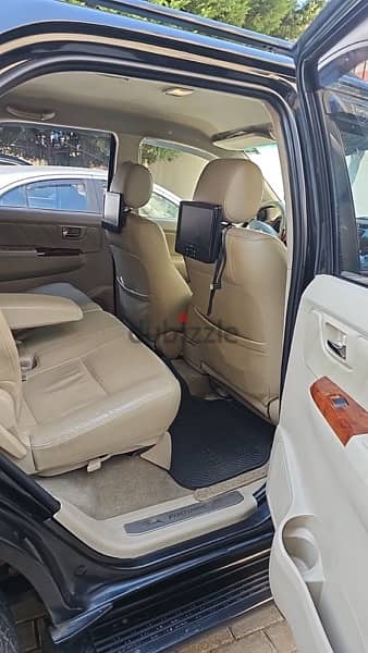 Toyota Fortuner 2008 6 cylinder 11