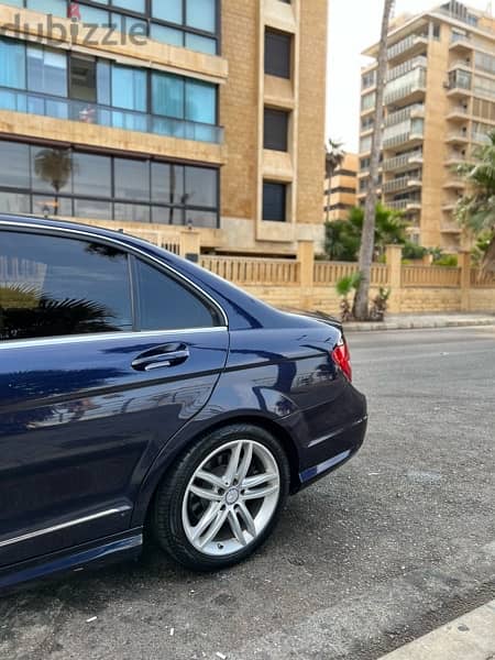 Mercedes-Benz C300 IMMACULATE CAR 3