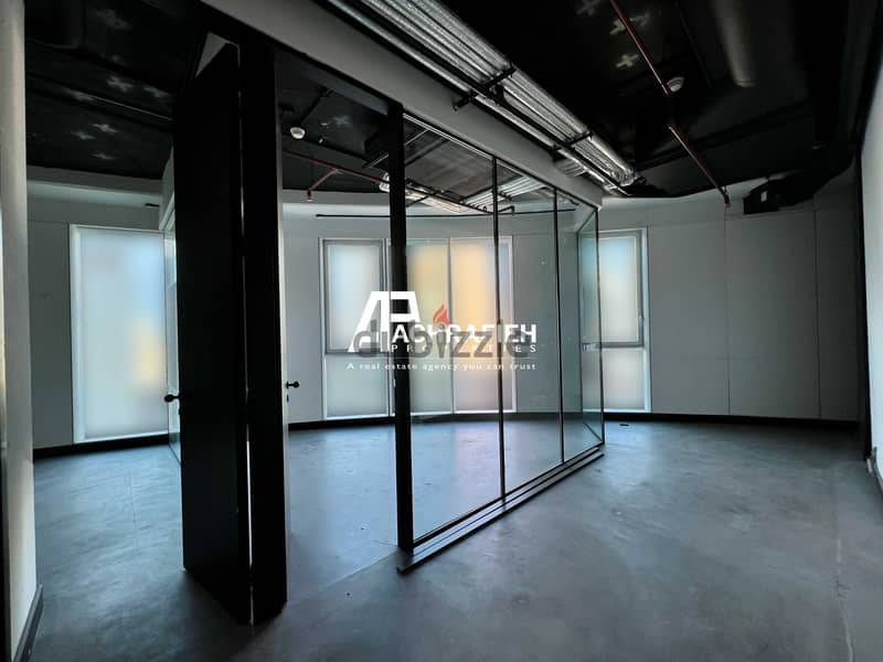 Office For Rent in Sodeco - مكتب للإجار في الأشرفية 4