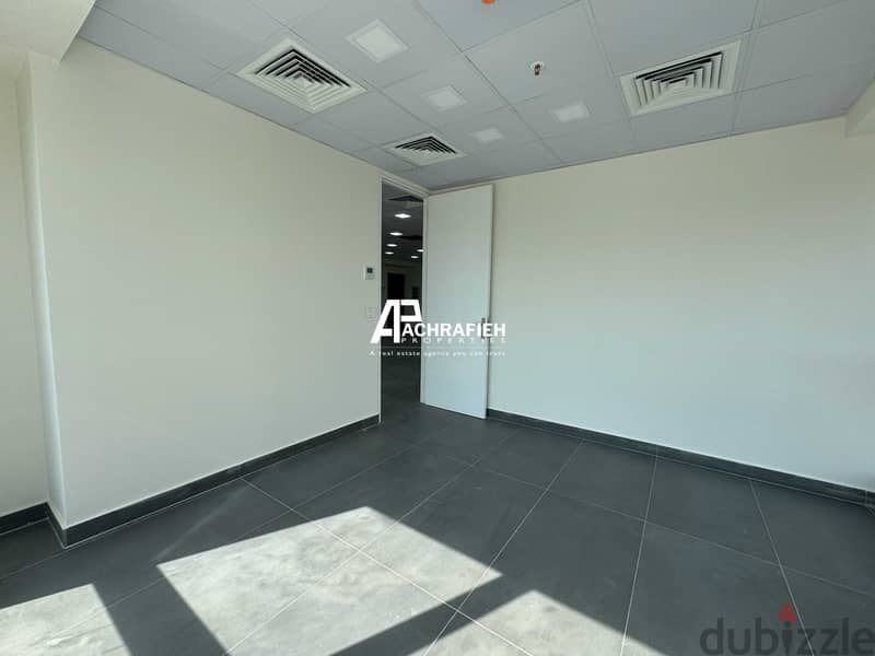 204 Sqm - Office For Rent in Achrafieh - مكتب للإجار في الأشرفية 10