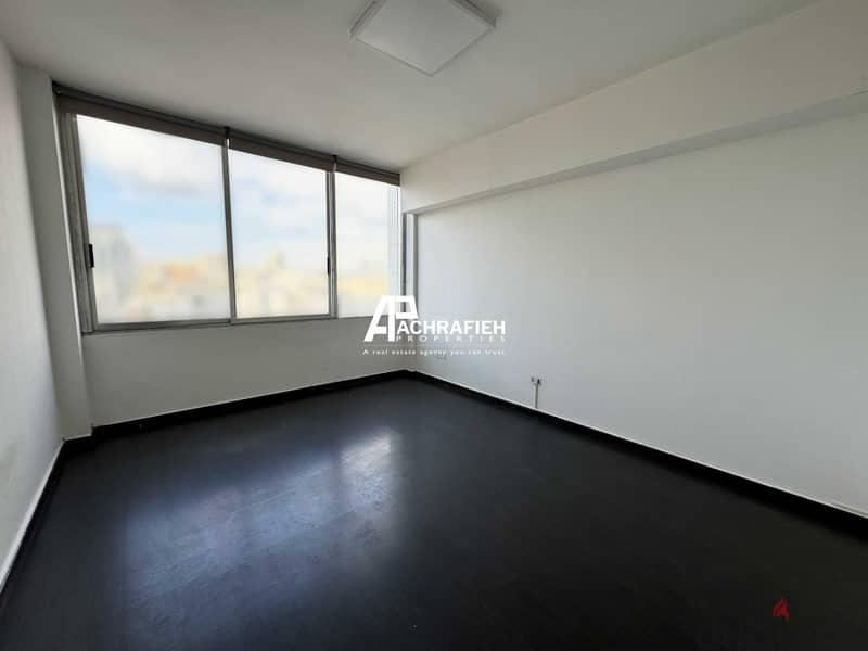 Office For Rent in Badaro - مكتب للإجار في بدارو 3