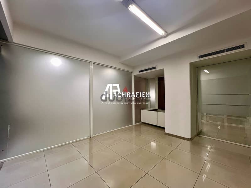 600 Sqm - Office for Rent In Achrafieh - مكتب للإجار في الأشرفية 11