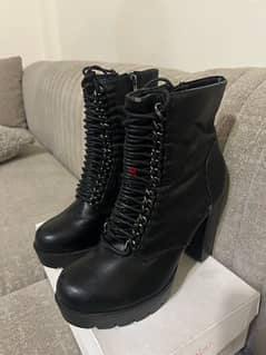 size 39 black mini boots 0