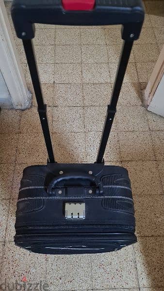 travel suitcase حقيبة سفر 1