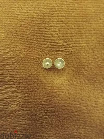 flat gold stud earrings