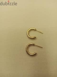 gold hoop earrings