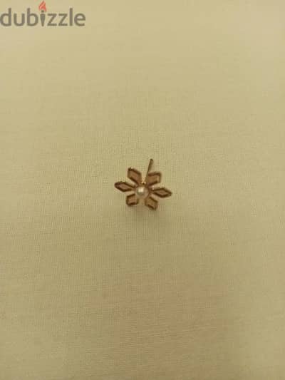 single snow flake earring