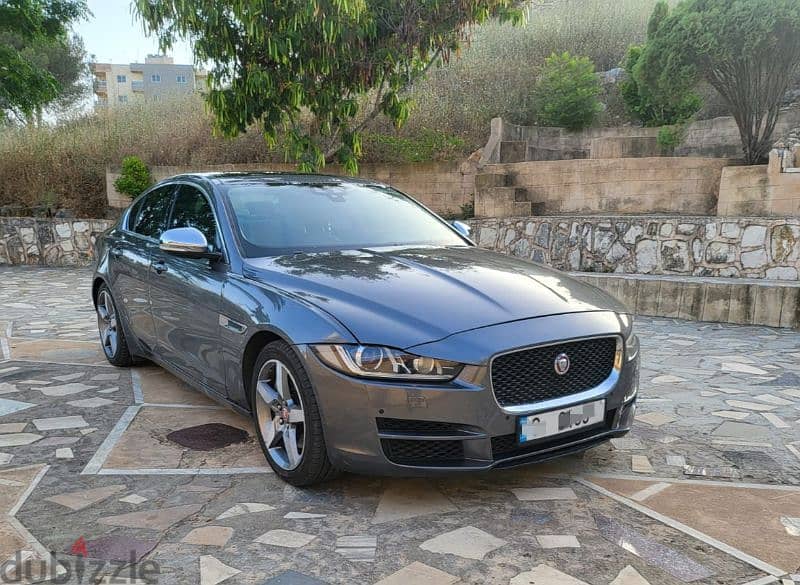 Jaguar XE 2017 0