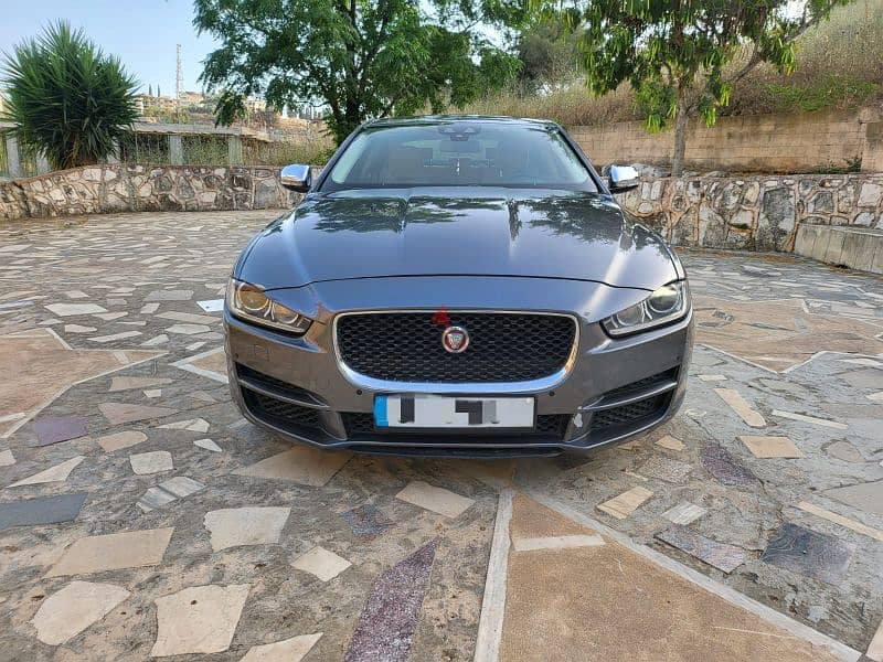 Jaguar XE 2017 3