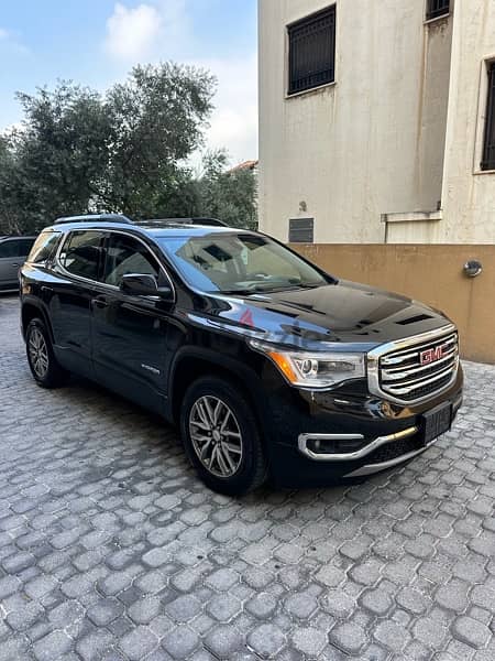 GMC Acadia 2017 black on black (company source) 2