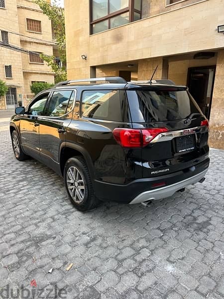 GMC Acadia 2017 black on black (company source) 3