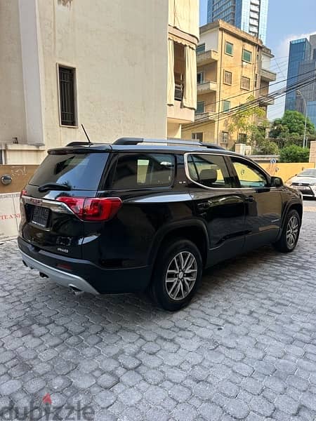 GMC Acadia 2017 black on black (company source) 4