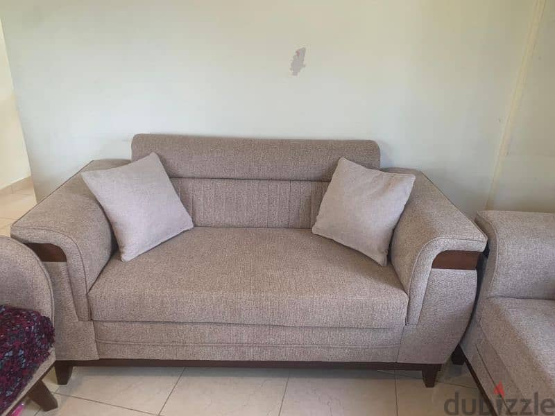 Brand New Modern Sofa Set
كنبايات جديدة مودرن 3