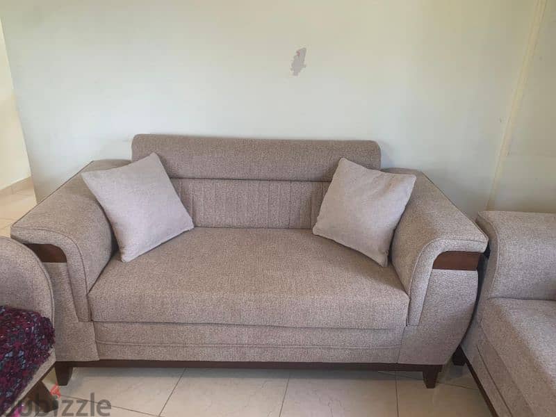 Brand New Modern Sofa Set
كنبايات جديدة مودرن 6