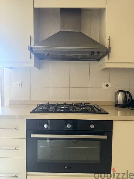 Top Gas, Oven and Hood in an exelent condition 1