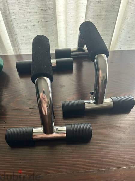 set of dumbells and push up bar 3