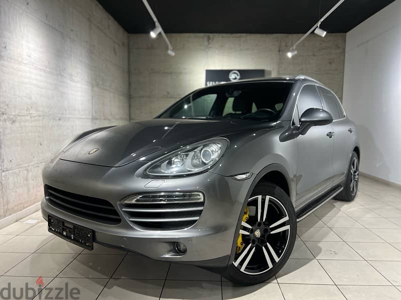 Porsche Cayenne 2012 V6 77.000 miles clean carfax 4