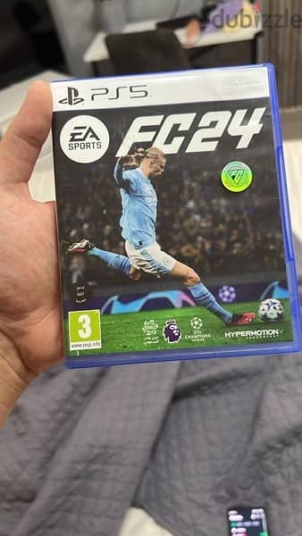 ps5  europe with 2 controllers and fifa 2024 3