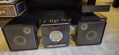 Home stereo with speakers 0