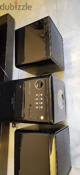 Home stereo with speakers 3