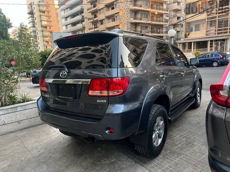 Toyota Fortuner 2008 4